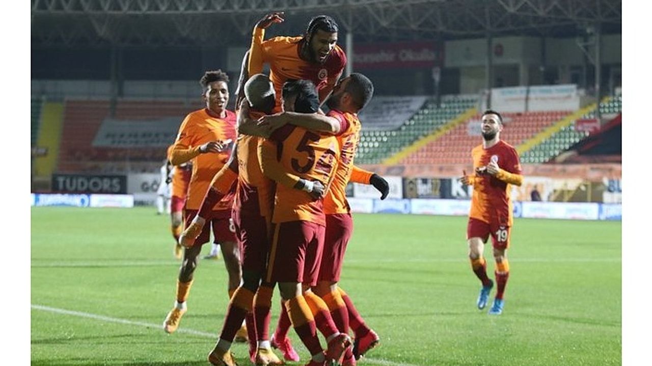 Galatasaray'ı savunması zirveye taşıdı!