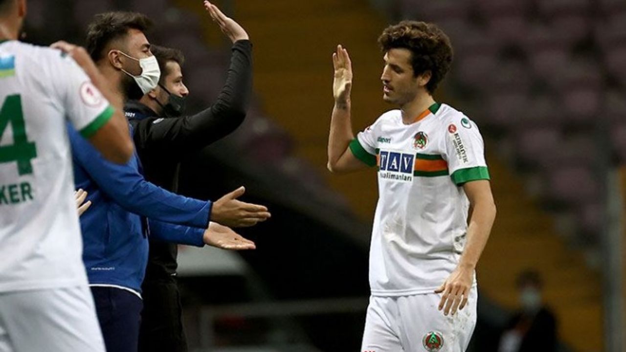 Salih Uçan'ın menajerinden transfer açıklaması! 'Avcı'nın ilgisi var fakat...'