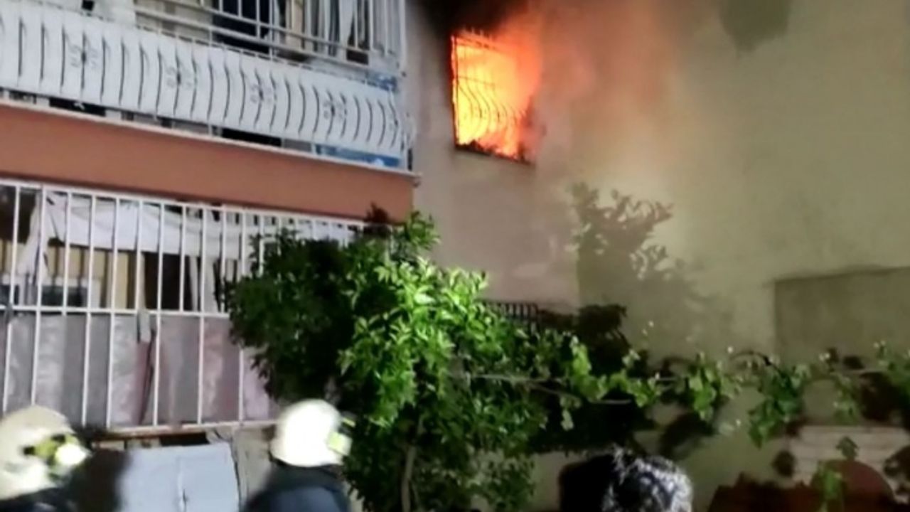 Antalya’da apartman sakinlerini sokağa döken yangın