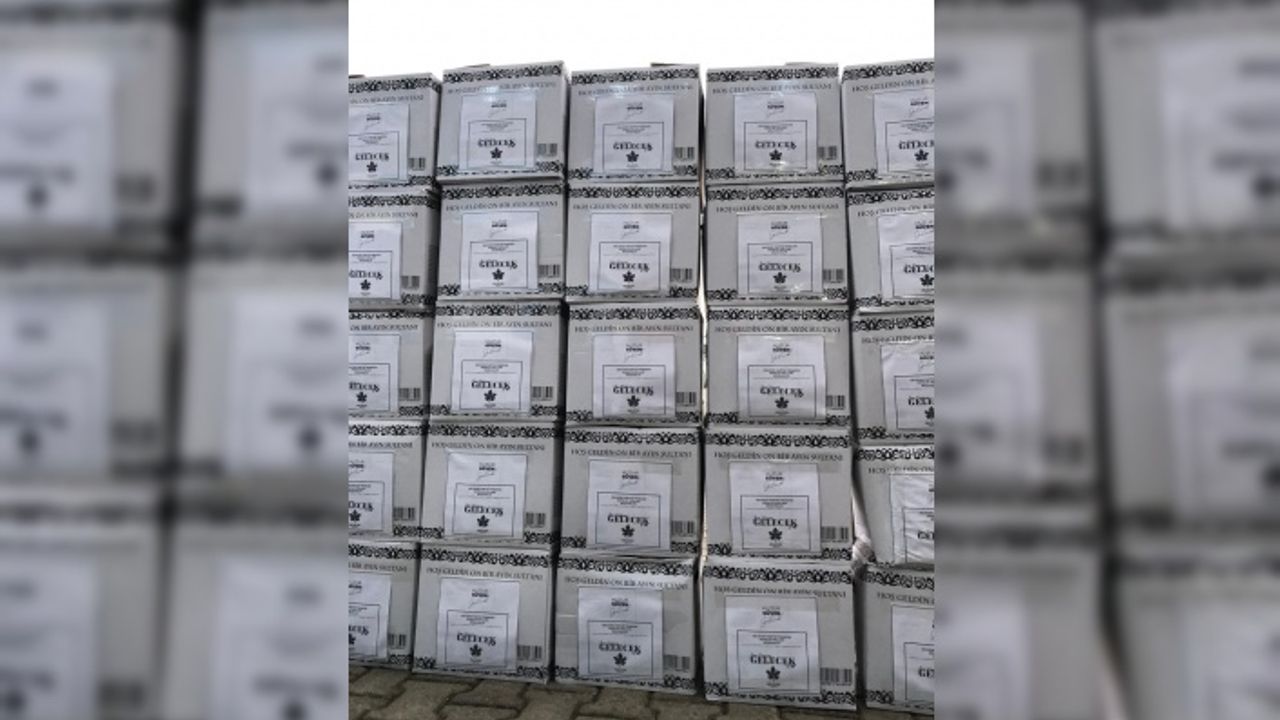 Tek tek bulup kapının önüne bırakıyorlar