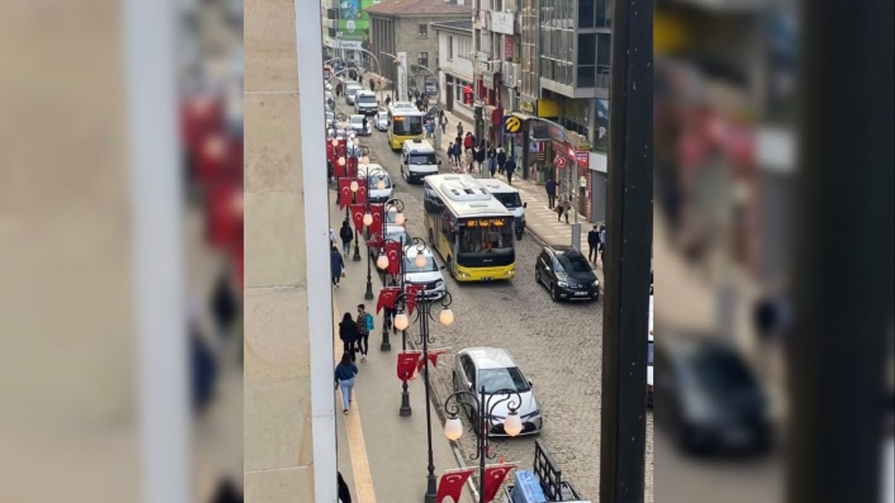 Trabzon'da 4 cadde trafiğe kapatıldı