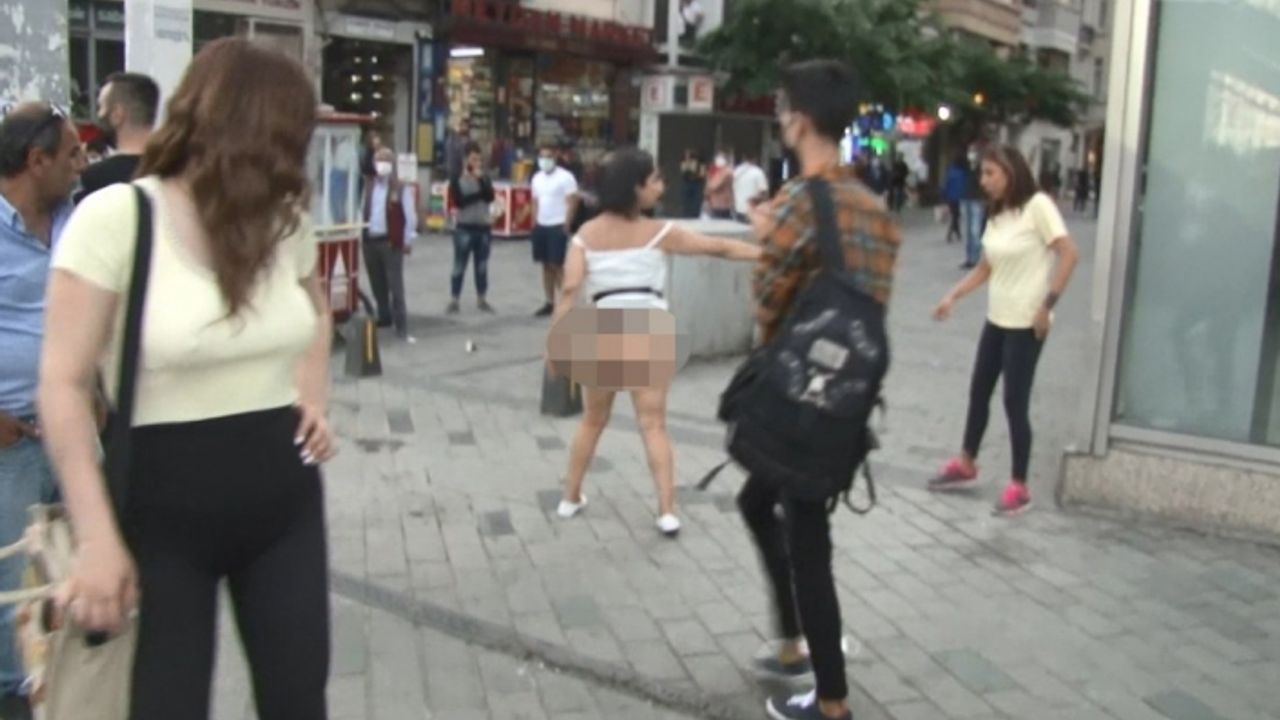 Taksim'in ortasında soyunan Faslı kadın