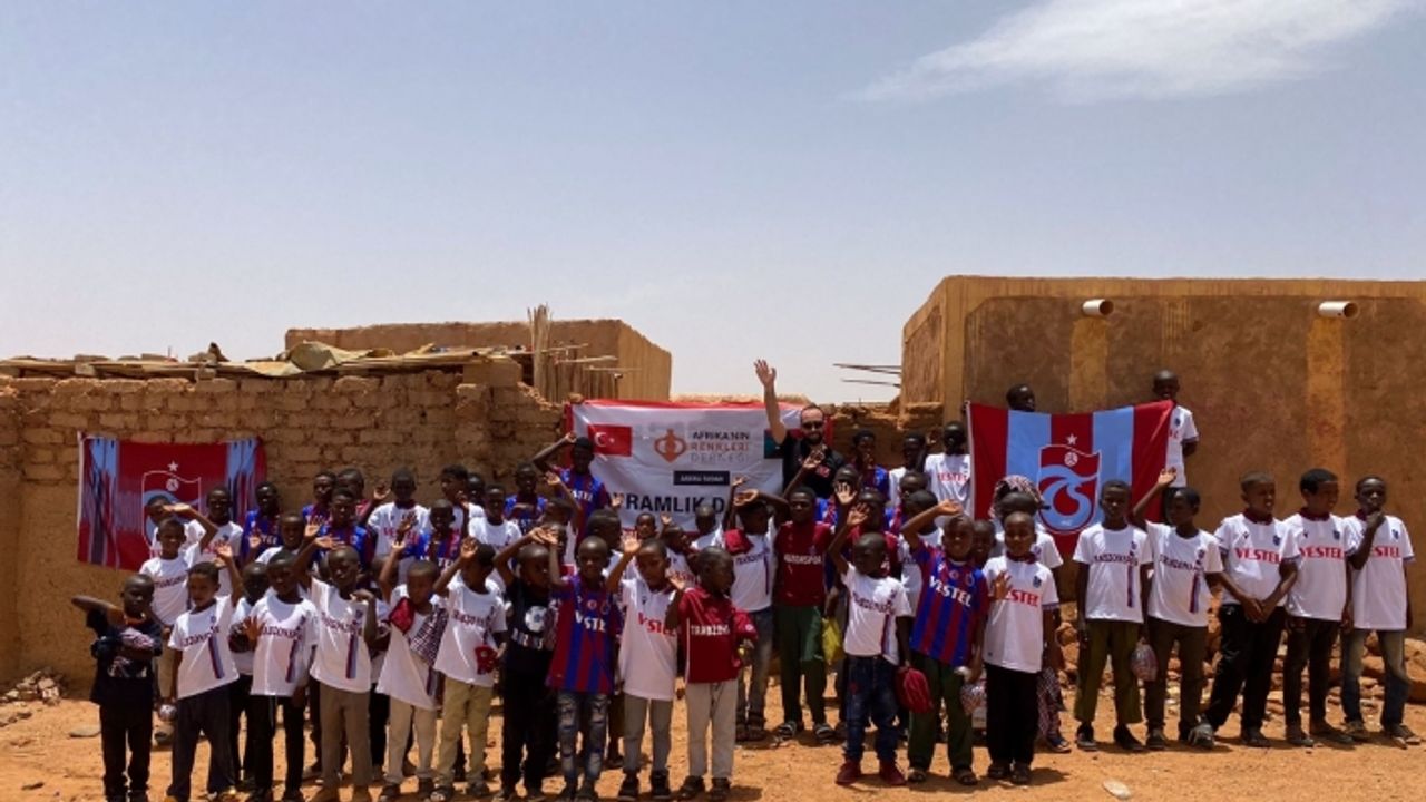 Trabzonsporlu taraftarlar, Sudanlı çocukları bayramda sevindirdi