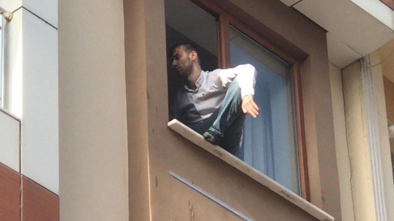 Zeytinburnu’nda özel harekat polisi intiharı engelledi