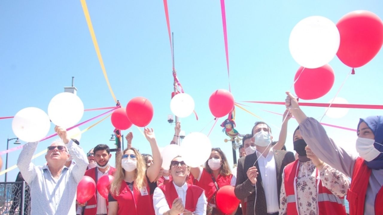153. yıl kırmızı-beyaz balonlara kutlandı