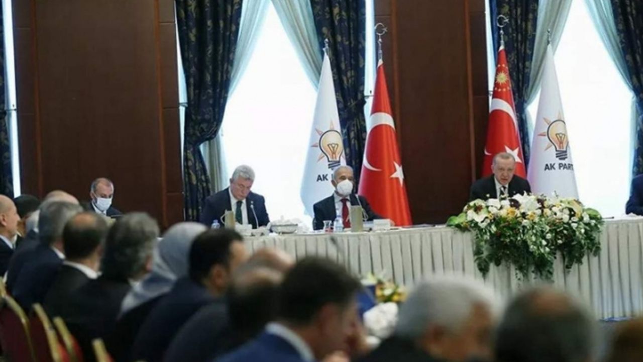 Abdulkadir Selvi ''AK Parti'de bir ilk'' diyerek açıkladı