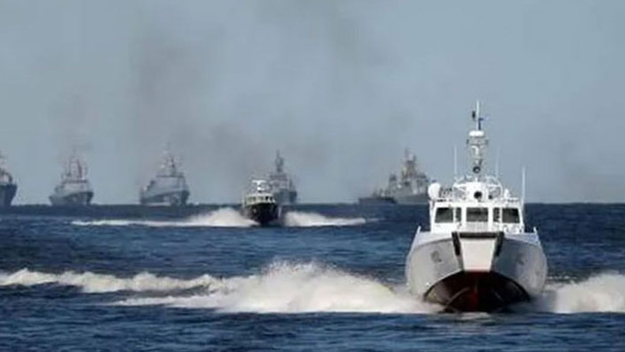 Karadeniz'de Rusya'dan İngiliz savaş gemisine uyarı ateşi