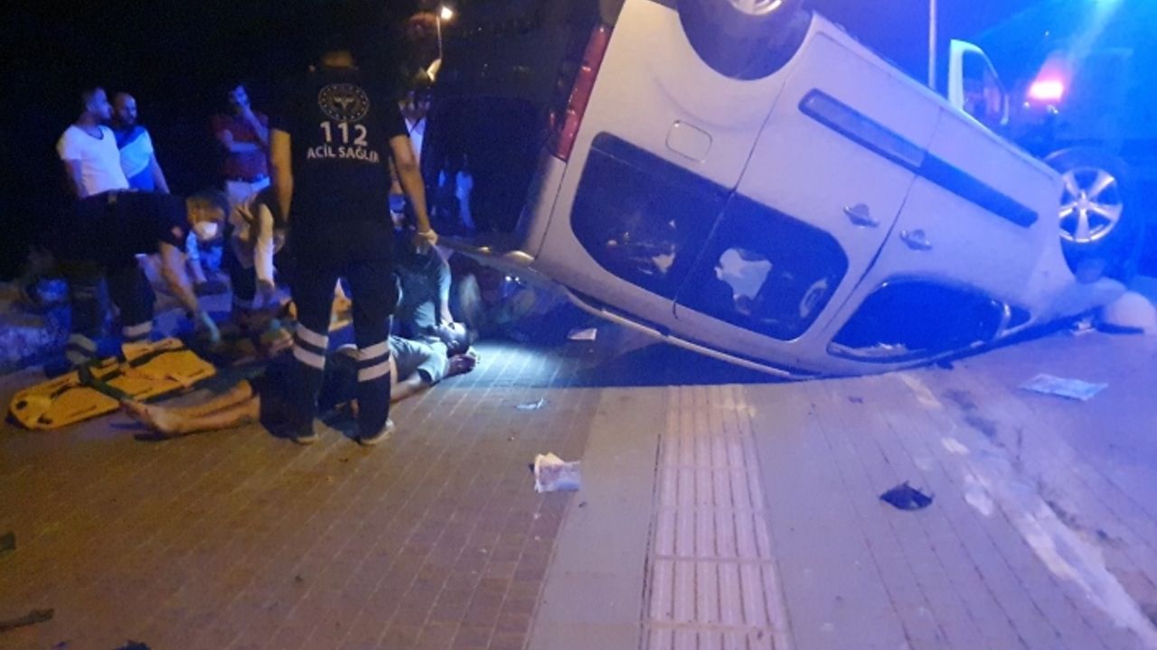 Bursa’da hafif ticari araç takla attı: 2 yaralı