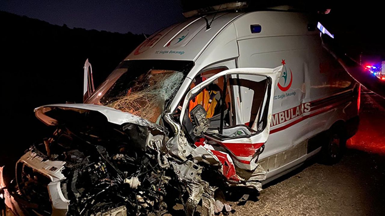 Giresun’da ambulans ile ticari taksi çarpıştı: 1 ölü