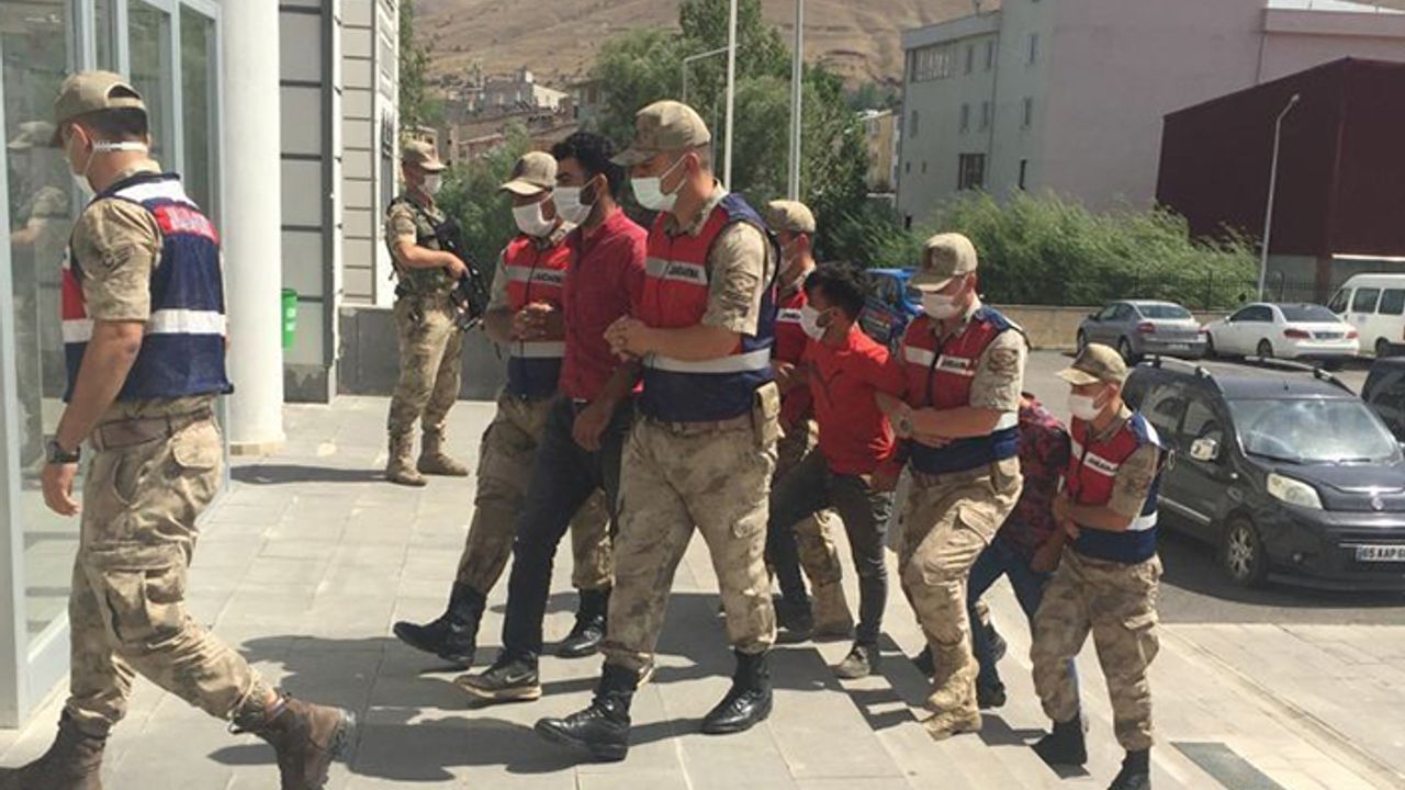PKK propagandası yapan 10 kişi gözaltına alındı