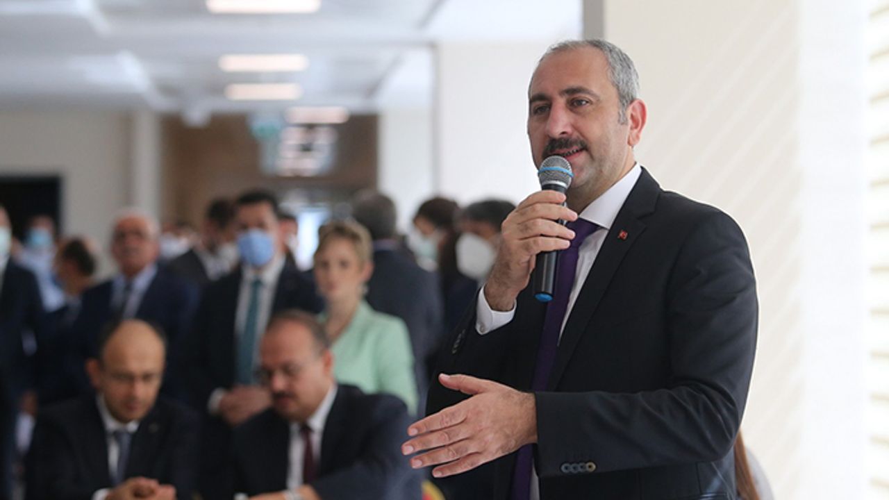 Abdulhamit Gül: “Sözleşmeli arkadaşlarımızın kadroya geçmesi birinci meselemiz”
