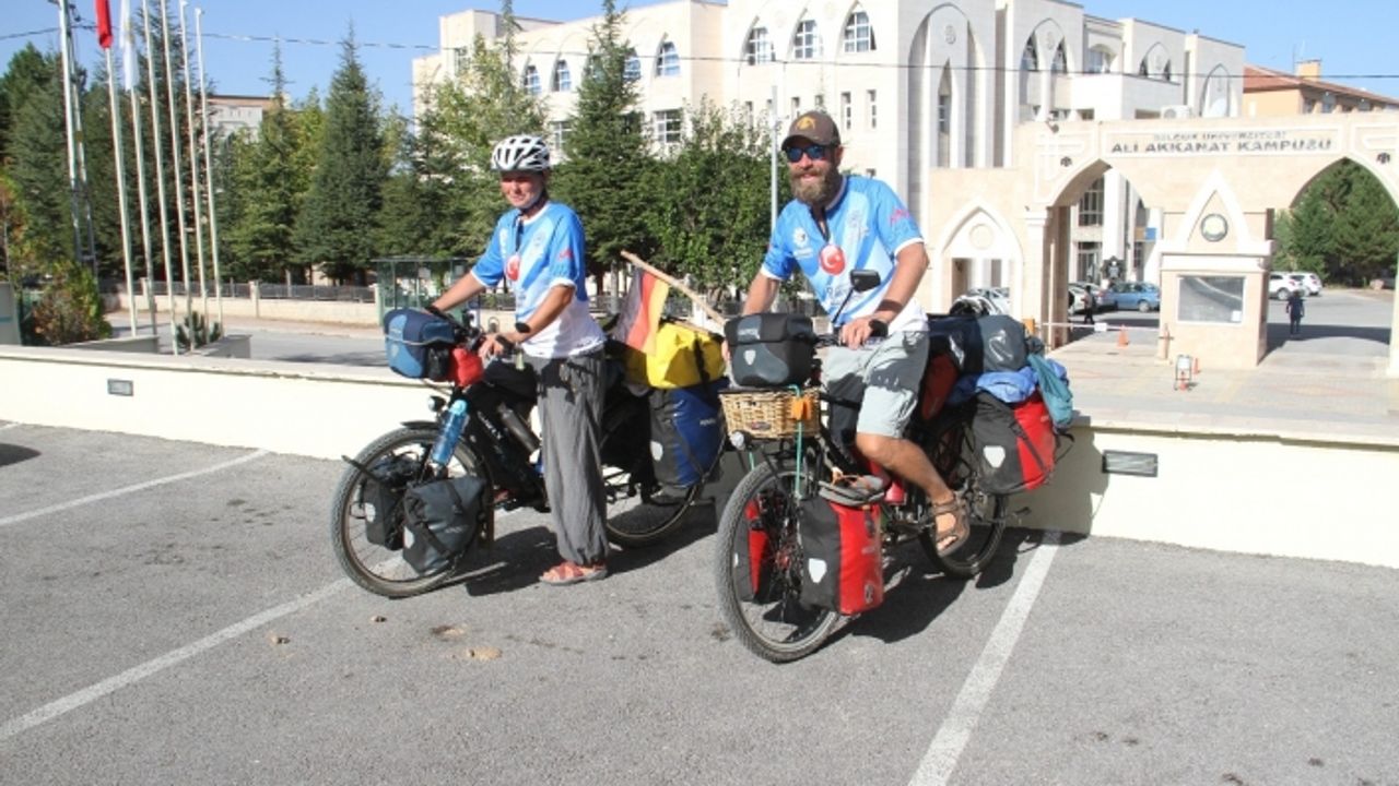 Asya turuna çıkan bisiklet tutkunu Alman sağlıkçı çift Konya’da