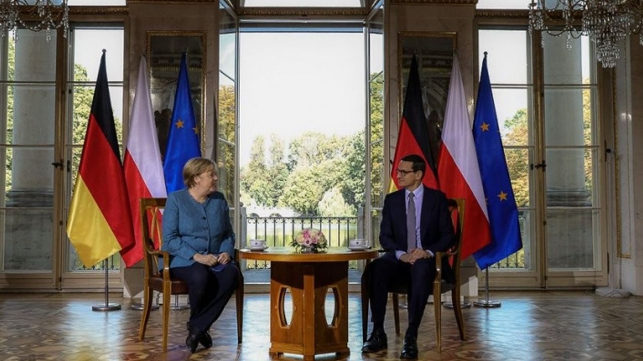 Merkel: “Polonya’nın Belarus sınırındaki göçmenlerin baskı aracı olarak kullanılması kabul edilemez”
