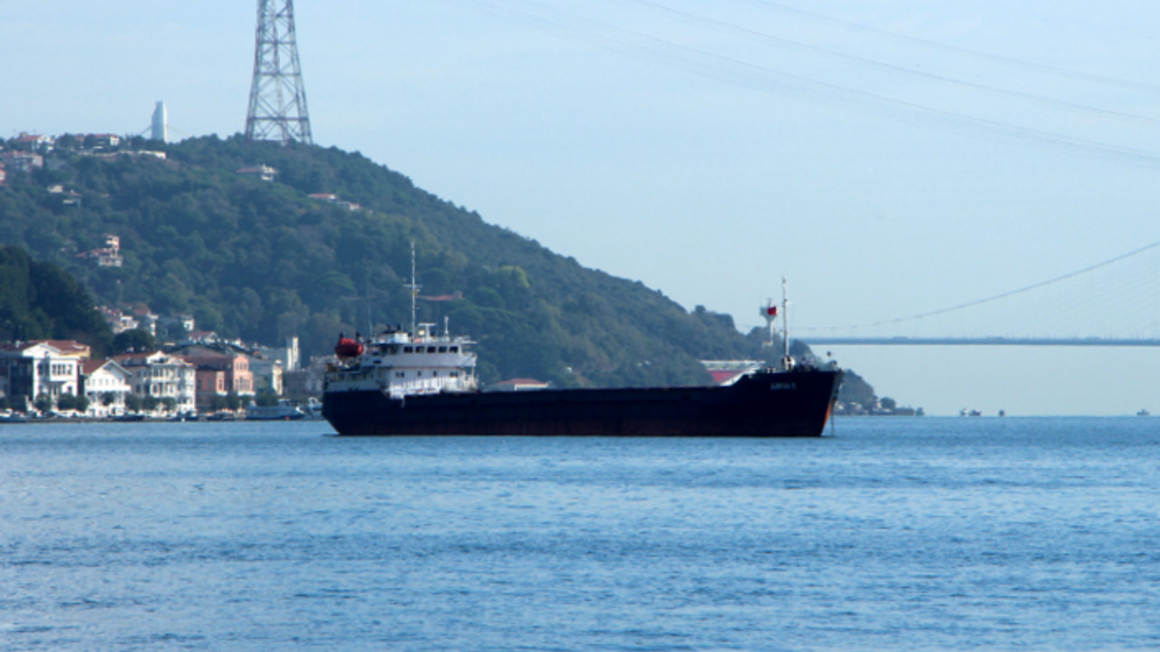 Rusya'ya giden kuru yük gemisi Boğaz'da arızalandı