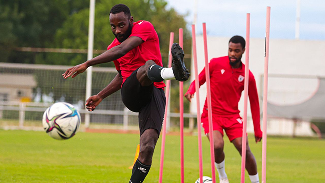 Samsunspor’a 22 oyuncu geldi, 24 oyuncu gitti