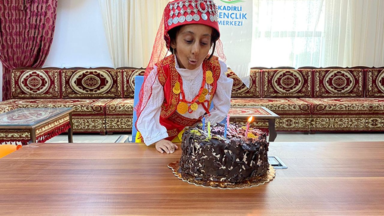 Türkiye’nin en kısa boylu kadınına doğum günü sürprizi
