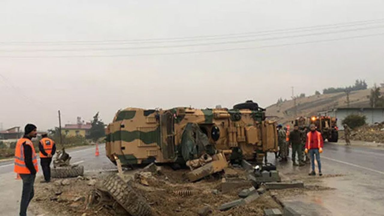 Askeri araç devrildi: 3 asker yaralı