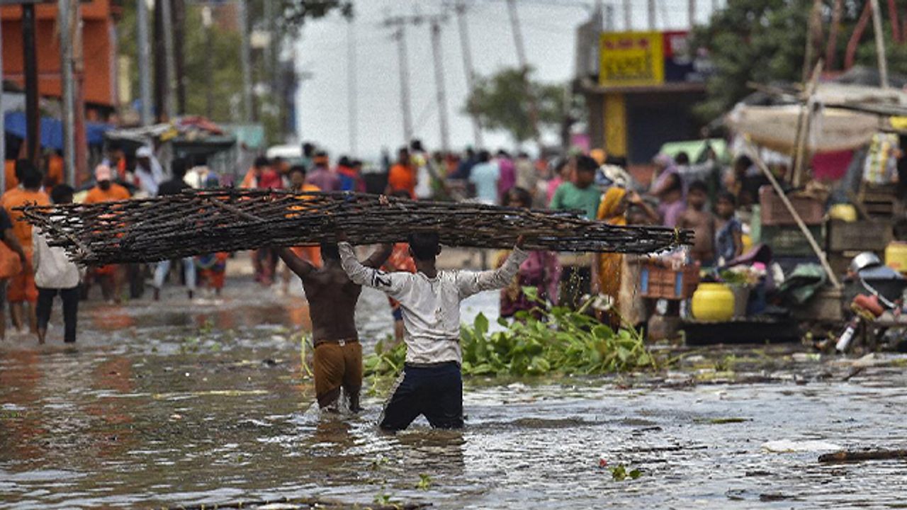 Hindistan'ı sel vurdu: 35 ölü, 100'den fazla kayıp
