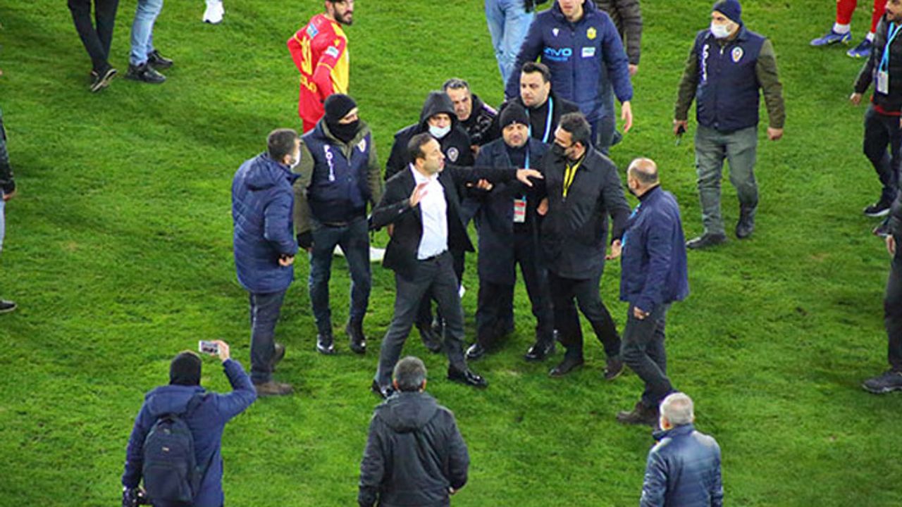 Süper Lig'de olay! Başkan hakeme saldırdı