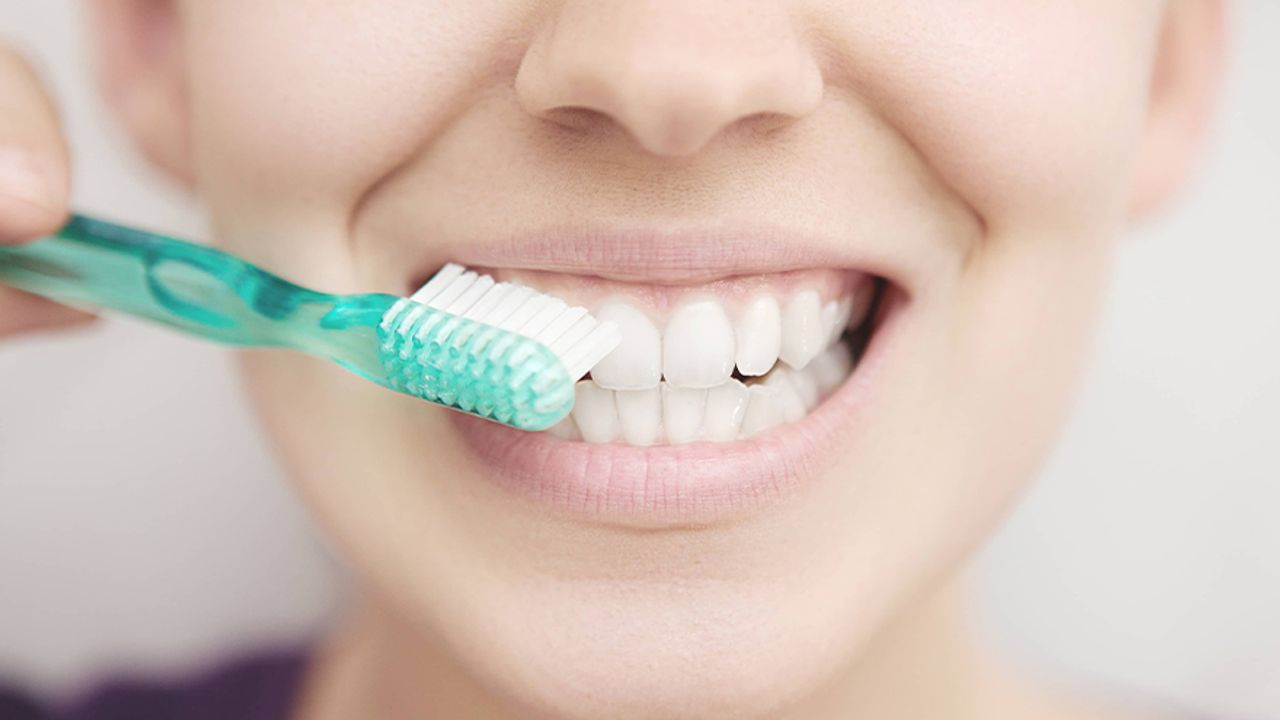 Diş hekimi Ayşenur Çam: "Ramazan ayında da dişler günde iki kez fırçalanmalı”