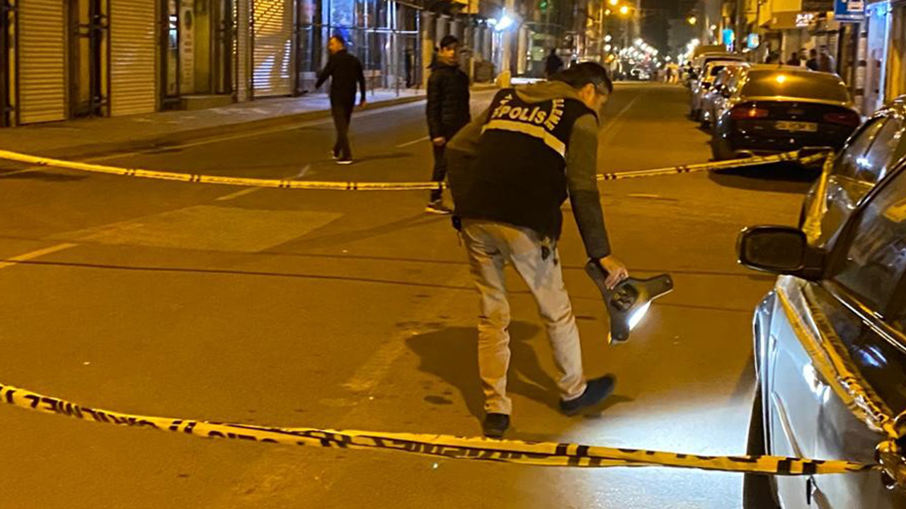 Diyarbakır'da oğlunun bıçaklandığını gören baba kurşun yağdırdı: 3 yaralı