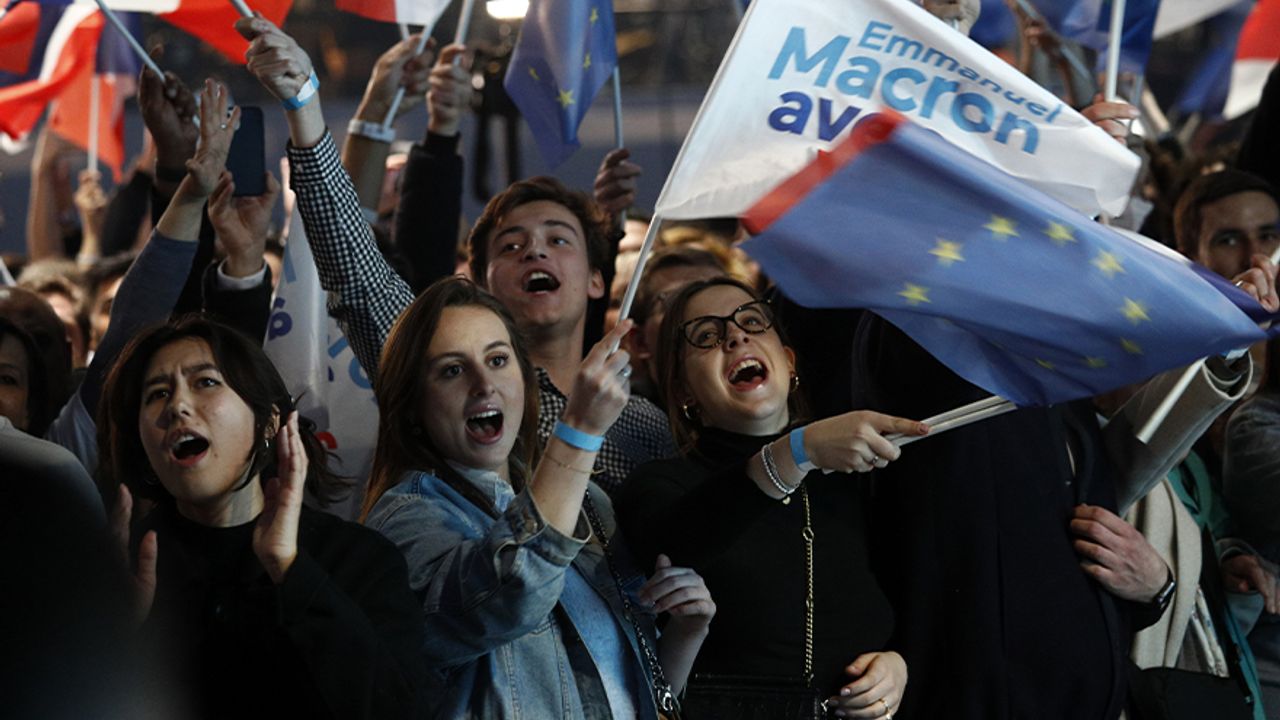 Fransa’da cumhurbaşkanlığı seçimi ikinci tura kaldı