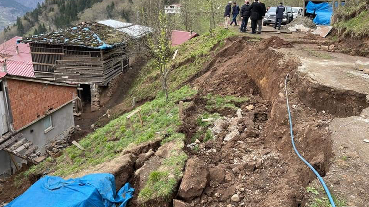 Trabzon’un Araklı ilçesinde 8 ev heyelan tehlikesi nedeniyle boşaltıldı