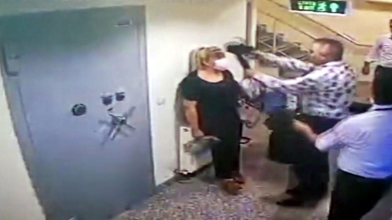 Kadın çalışanın başına silah dayayan banka müdürünün cezası belli oldu
