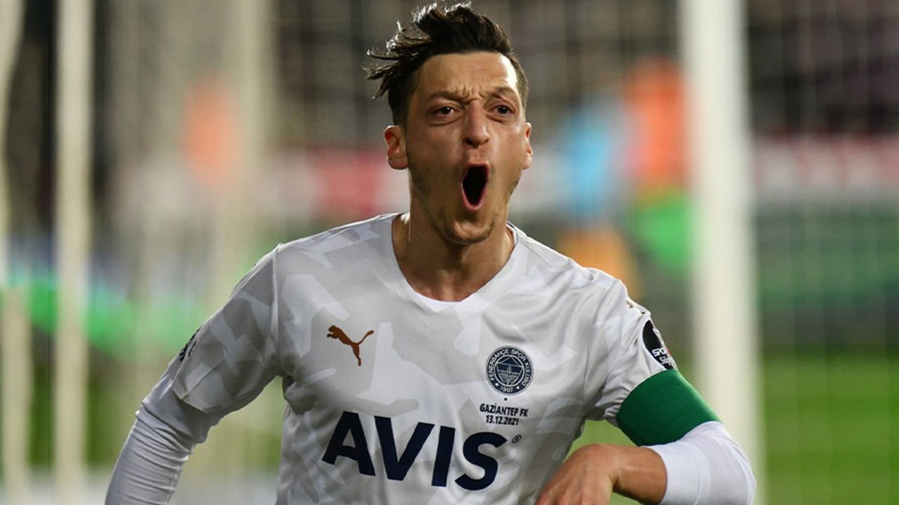 Mesut Özil'in menajerinden Fenerbahçe'ye rest: Hemen kadroya alın