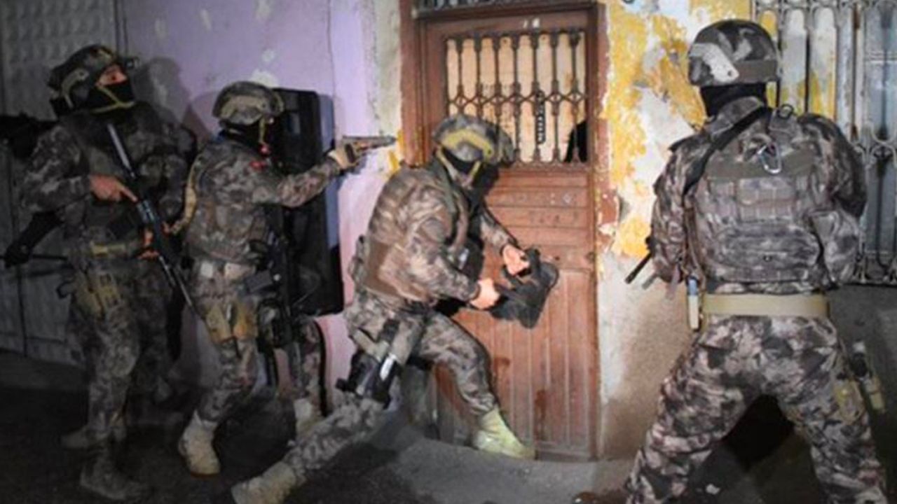 Antalya'nın Serik ilçesinde JASAT timi operasyon düzenledi: Suç makinesi yakalandı