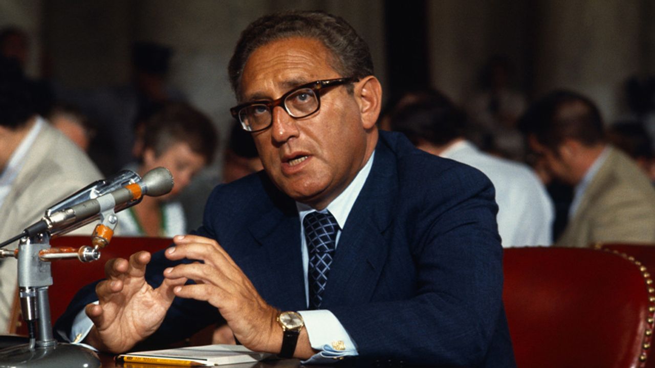 Eski ABD Dışişleri Bakanı Kissinger: "Ukrayna Rusya'nın şartlarını kabul etmeli"