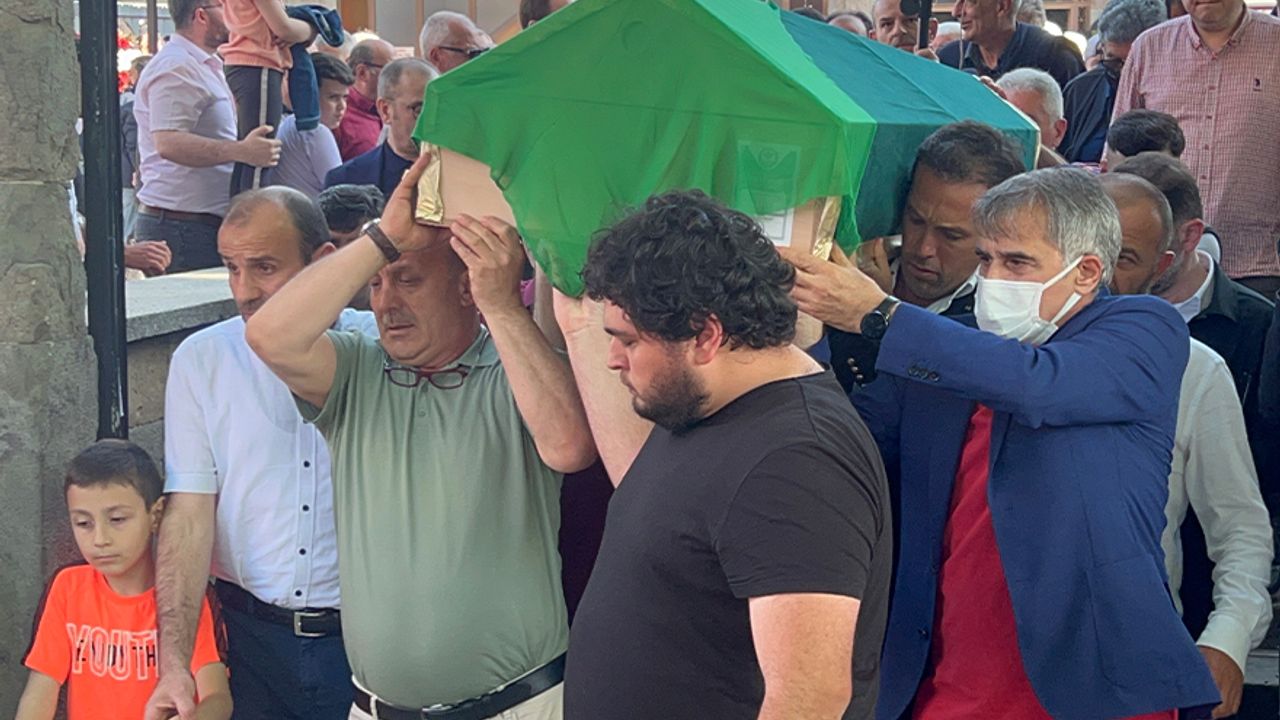 Şenol Güneş’in vefat eden kayınvalidesi Leman Kamiloğlu defnedildi