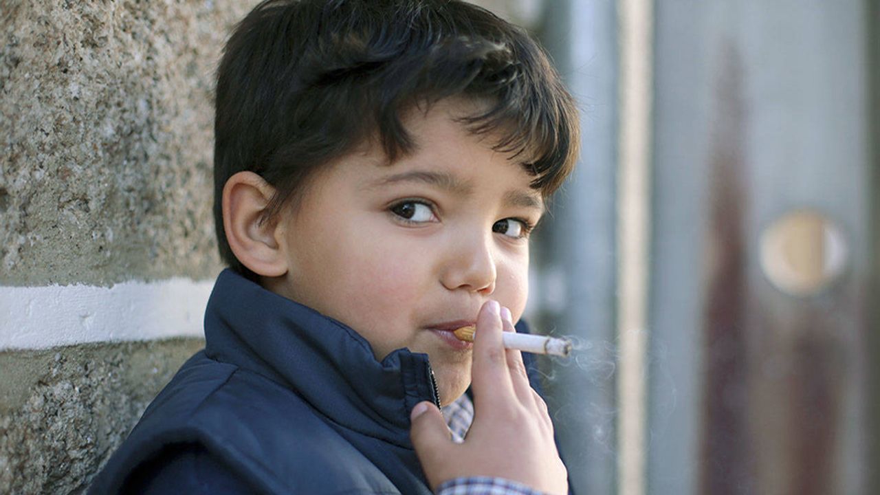Sigaraya başlama yaşı 11'e düştü