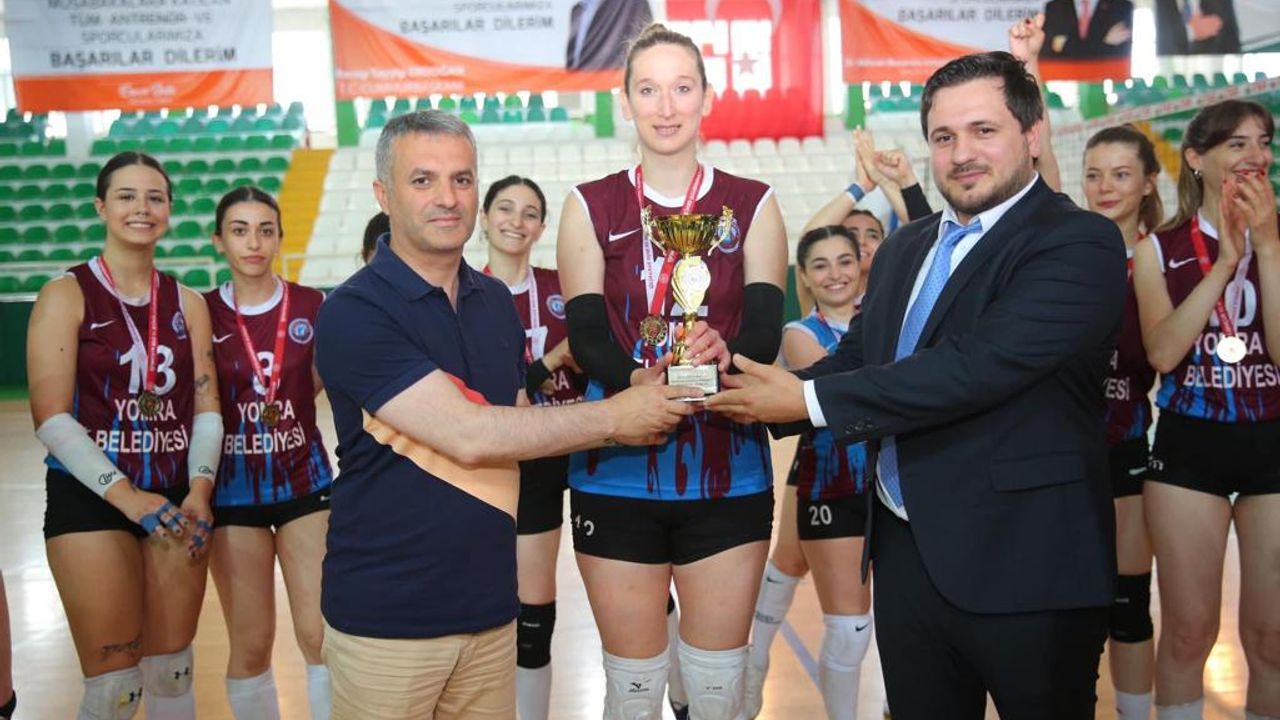 Bordo Mavi Gençlik Spor Kulübü Kadın Voleybol Takımı şampiyon oldu