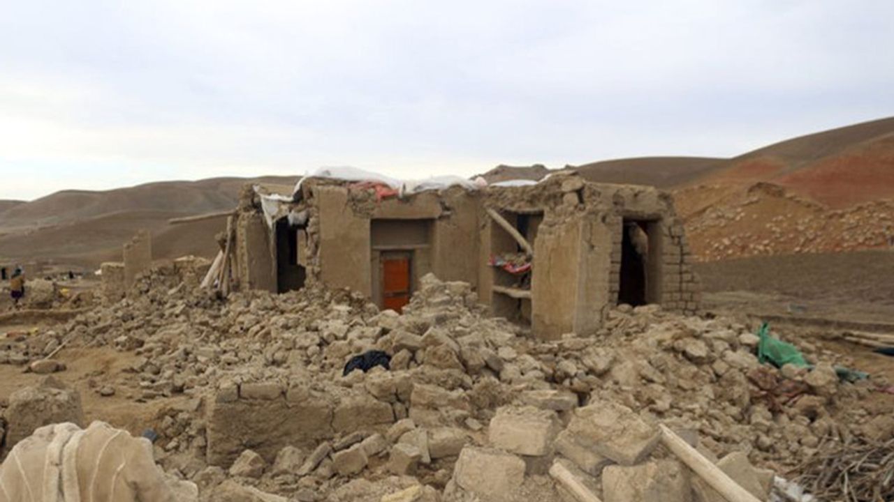 Afganistan’da 6.1 büyüklüğünde deprem: 280 ölü
