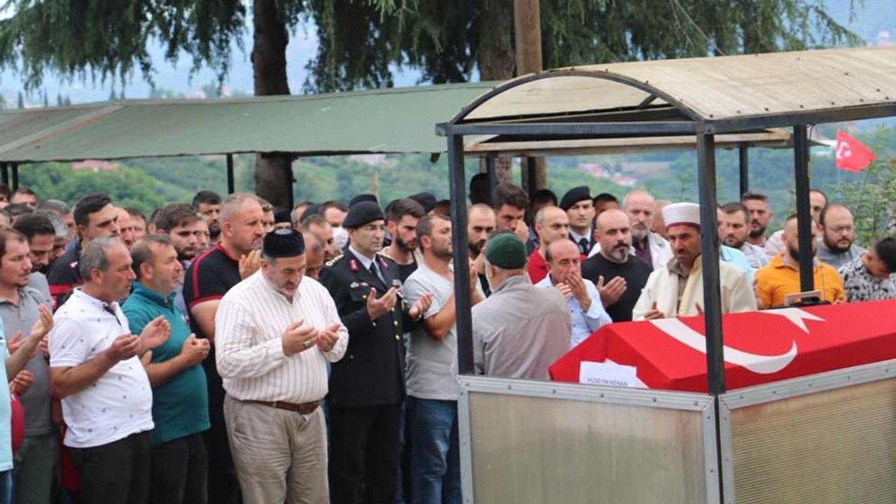 Trabzon'da trafik kazasında hayatını kaybeden jandarma er son yolculuğuna uğurlandı