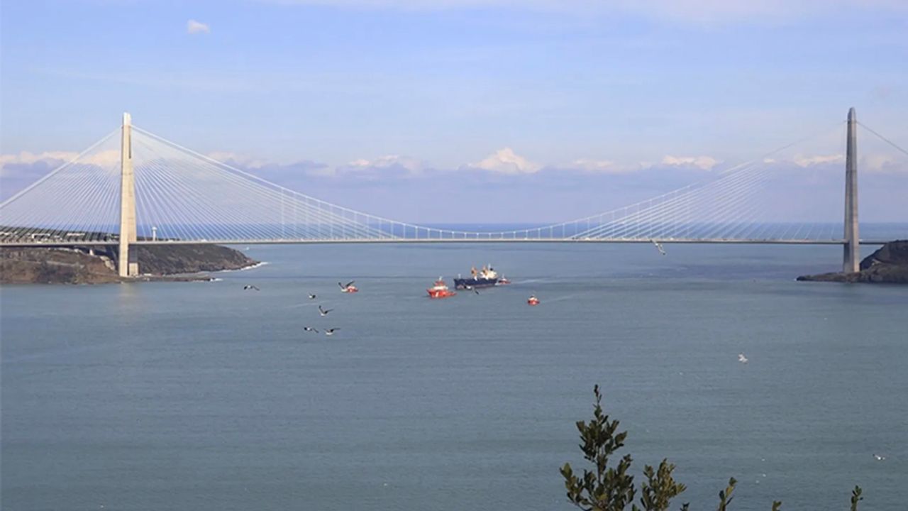 İstanbul Boğazı, arıza yapan gemi nedeniyle çift yönlü trafiğe kapatıldı