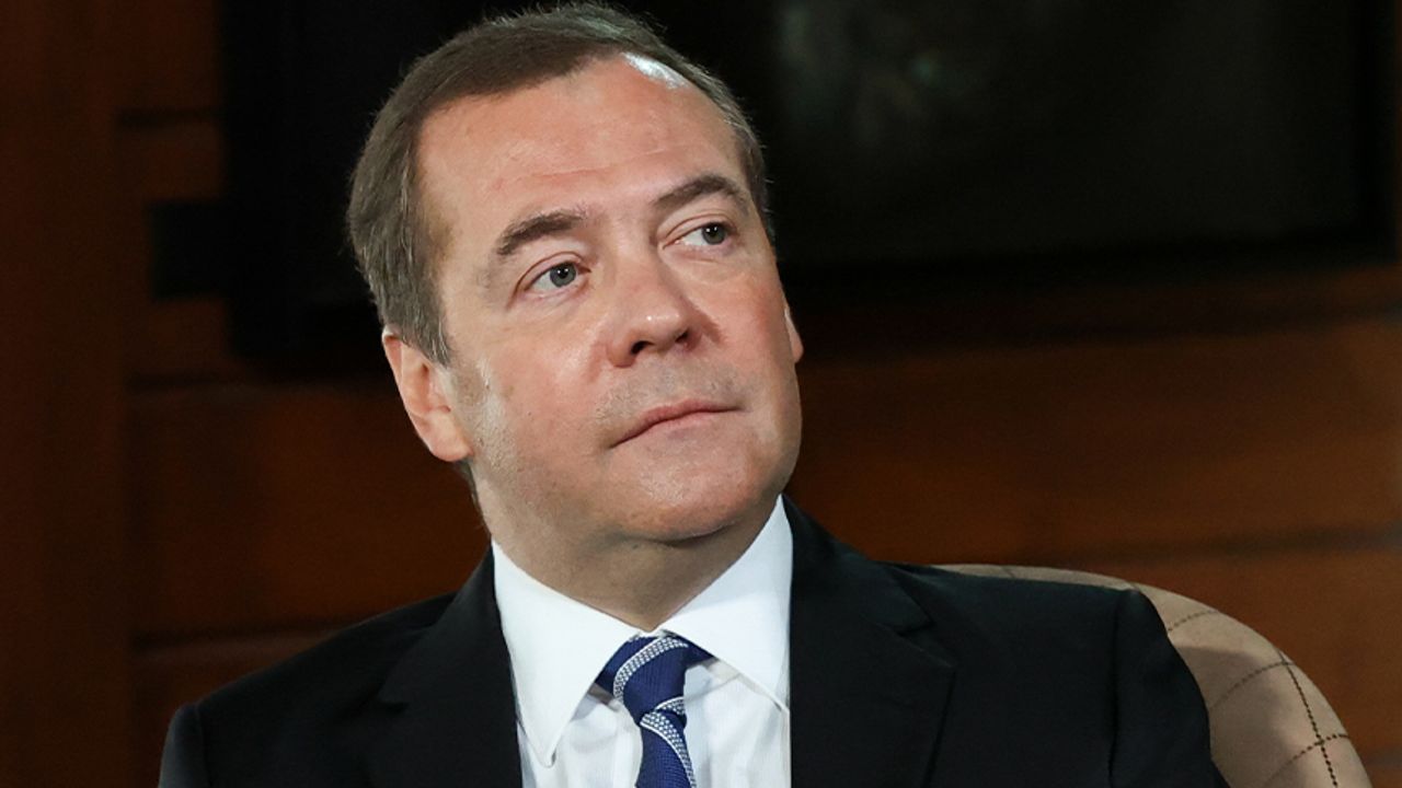 Rusya Güvenlik Konseyi Başkan Yardımcısı Medvedev: "Kırım'a saldırı olursa Ukrayna'yı kıyamet bekliyor"