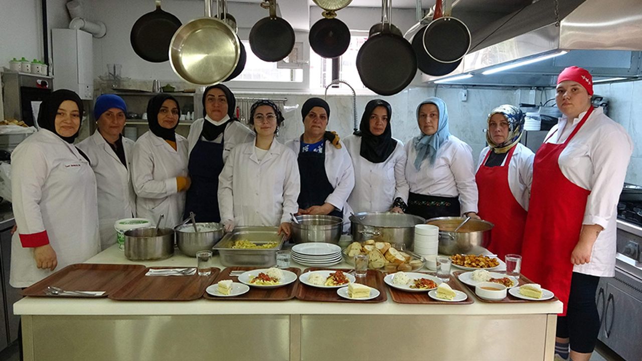 Trabzon Ortahisar Halk Eğitim Merkezi'nin aşçılık kursuna yoğun ilgi