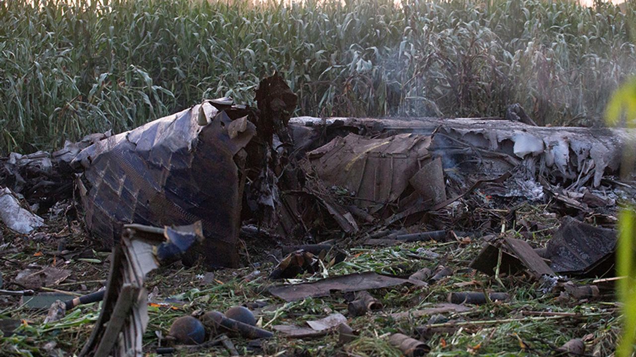Yunanistan’da düşen kargo uçağındaki 8 kişi öldü