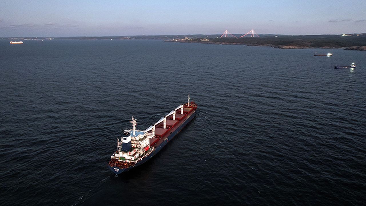 Ukrayna limanlarından toplam 58 bin ton mısır taşıyan 3 gemi Türkiye, İngiltere ve İrlanda'ya gidiyor