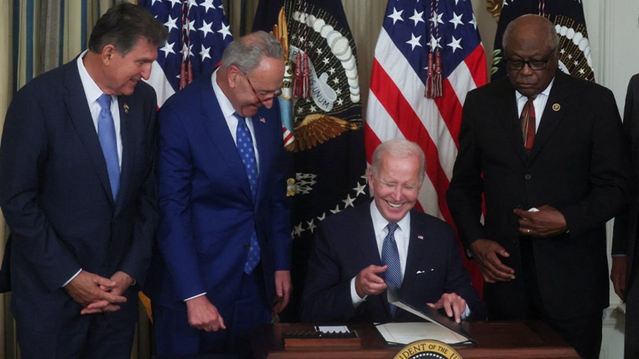 Joe Biden, Enflasyon Düşürme Yasası'nı imzaladı
