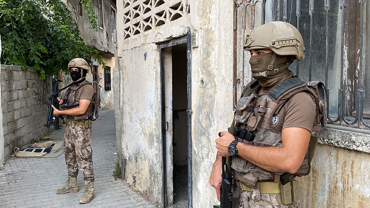 Başkentte FETÖ/PDY silahlı terör örgütünün emniyet mahrem yapılanmasına 15 gözaltı kararı