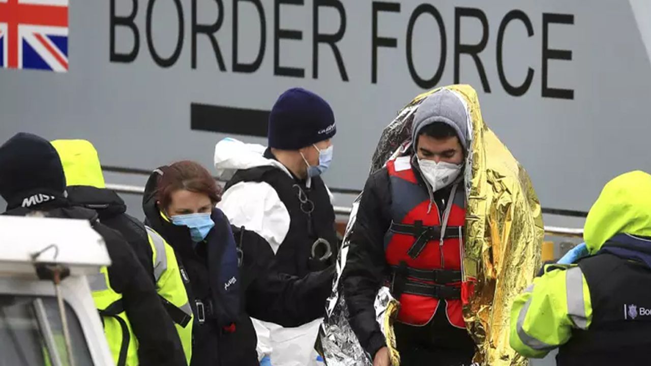 Fransa'dan İngiltere'ye 1 günde bin 295 sığınmacı geldi