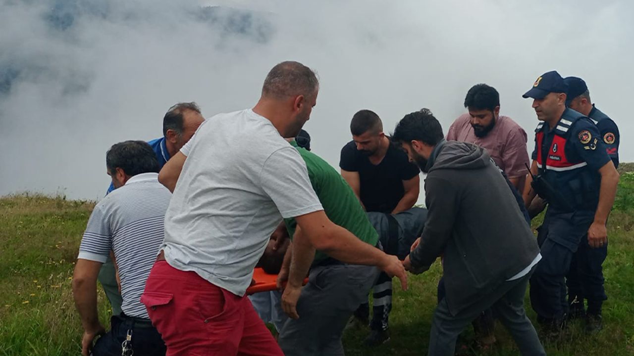 Trabzon'da uçuruma düşen turisti ekipler kurtardı