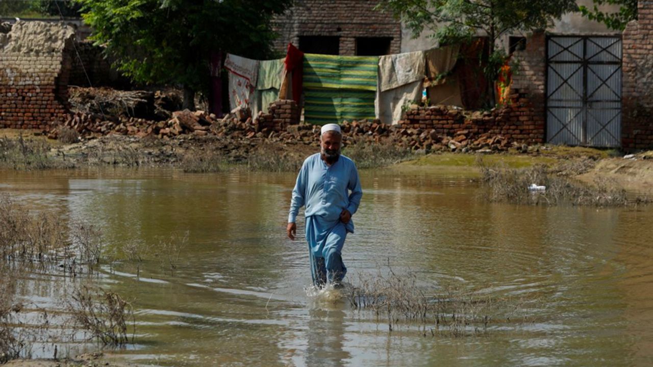 Pakistan'daki sel felaketinde ölü sayısı 1355'e çıktı