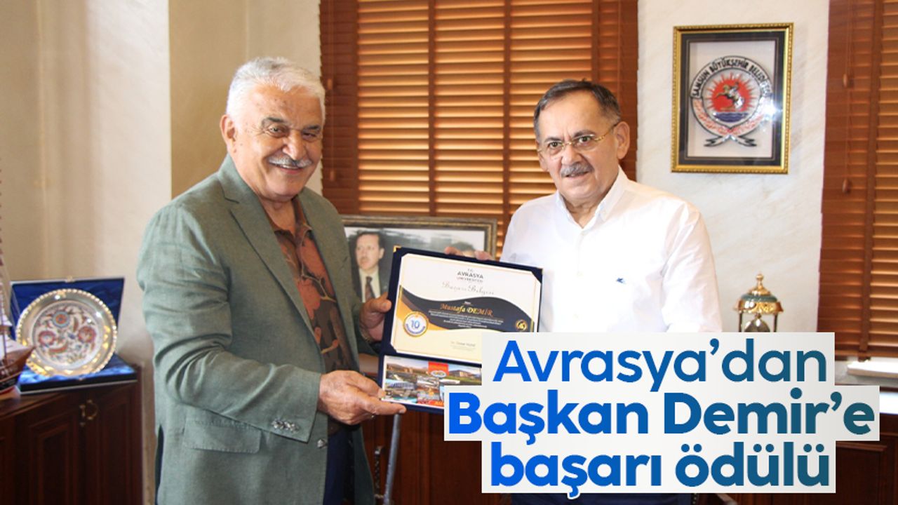 Avrasya Üniversitesi'nden Samsun Büyükşehir Belediye Başkanı Mustafa Demir'e başarı ödülü