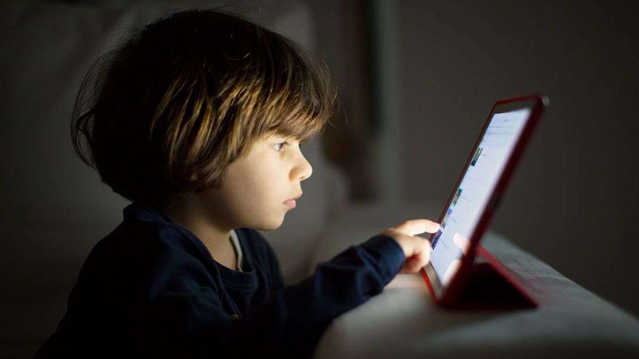Çocuklarda aşırı ekran süresi erken ergenliğe yol açabilir