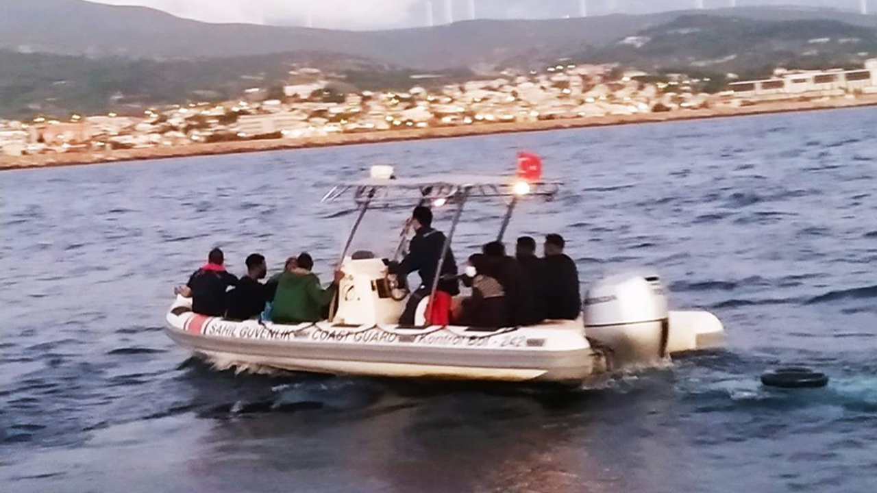 İzmir açıklarında 259 göçmen kurtarıldı, 14 göçmen de yakalandı
