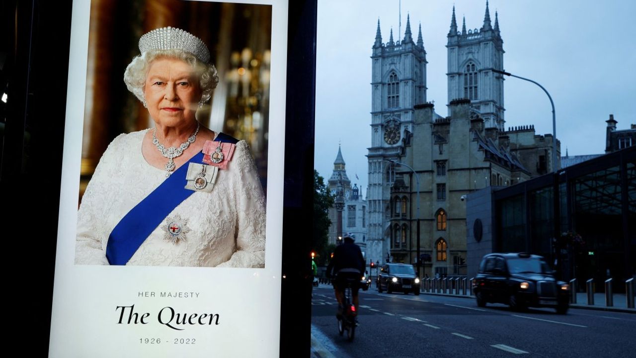 Kraliçe Elizabeth'in ölümü, İngilizleri gözyaşlarına boğdu